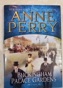 ⚘️FREE WITH PURCHASE - Book: Buckingham Palace Gardens